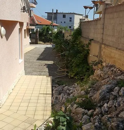 Sunny דירה וארנה